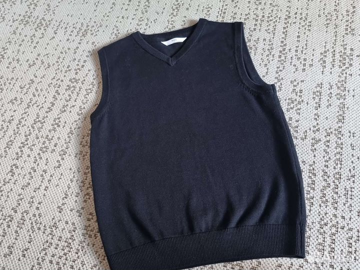 Жилет школьный чёрный M&S 140 см