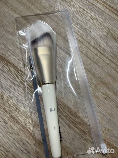 Кисть для румян новая и контуринга