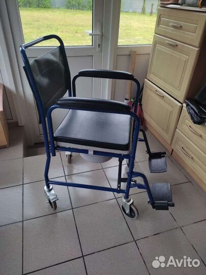 Кресло-коляска с санитарным оснащением Armed