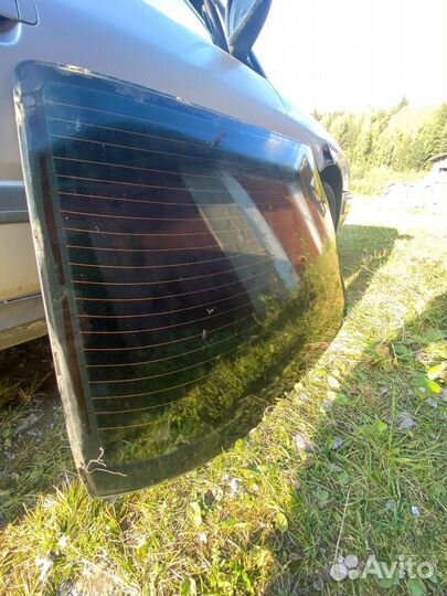 Заднее стекло BMW