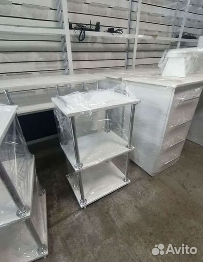 Маникюрный столик