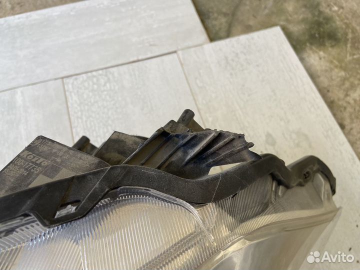 Фара Suzuki SX4 ксенон