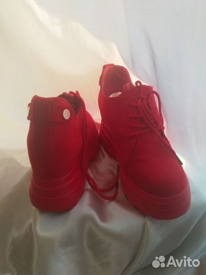 Ботинки красные 39
