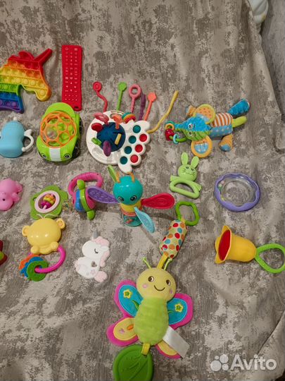Погремушки, пульт, грызунки, нло, кубики. Пакет