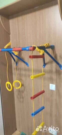 Турник настенный детский