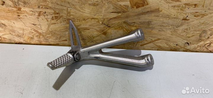 Кронштейн подножки (подножка) прав. Honda CBR650R