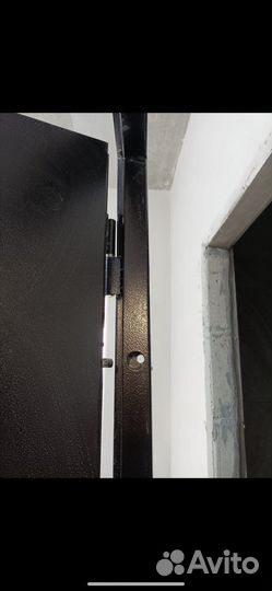Дверь входная металлическая от застройщика