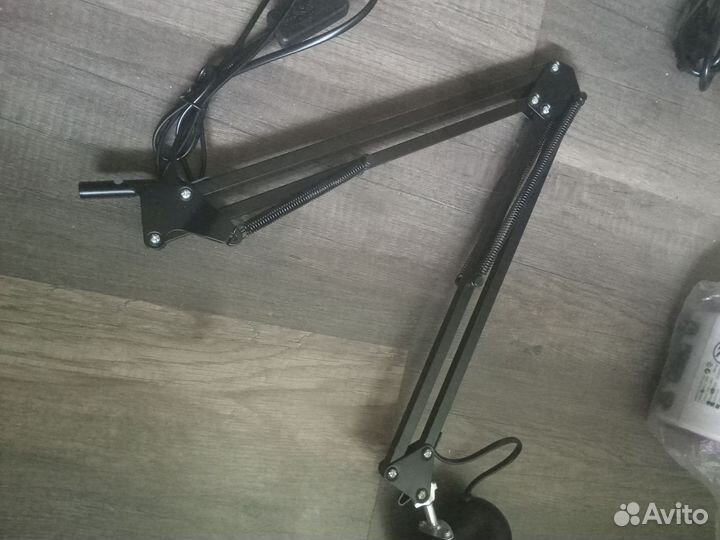 Настольная лампа