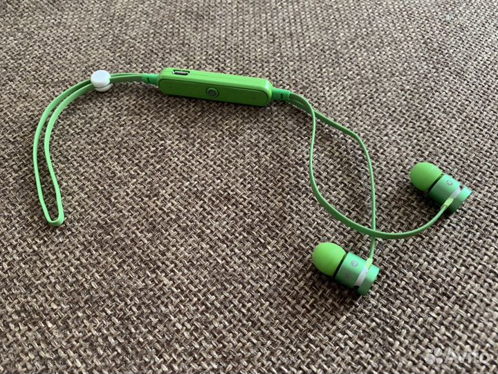 Беспроводные наушники Beats