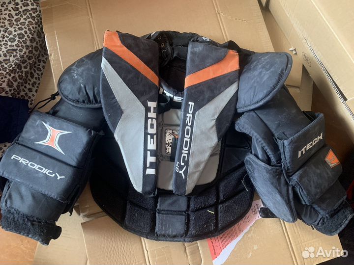 Вратарский нагрудник