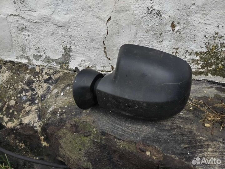 Правое зерколо на Ладу Приору