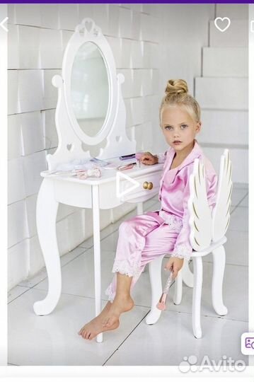Туалетный столик со стульчиком