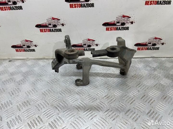 Кронштейн компрессора пневмоподвески Audi A8 седан