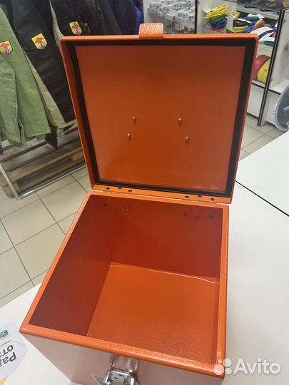 Ящик для судовой пиротехники