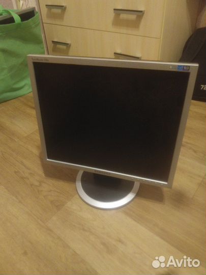 Монитор Samsung SyncMaster 740N