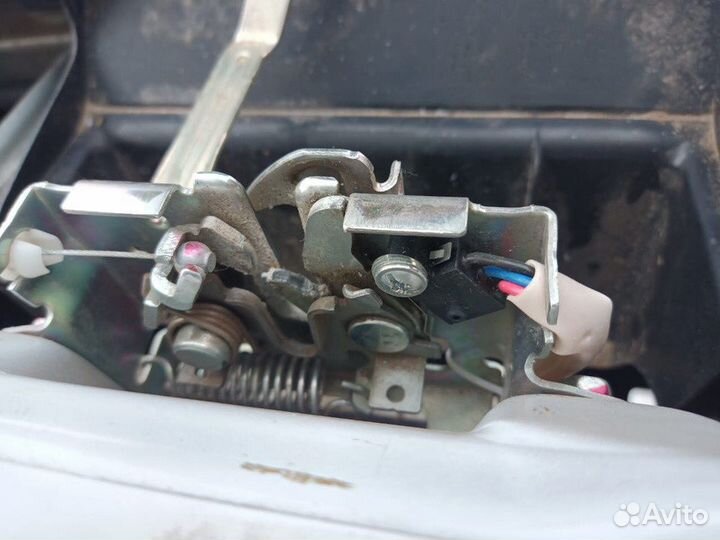 Концевик (датчик) капота митсубиси Mitsubishi