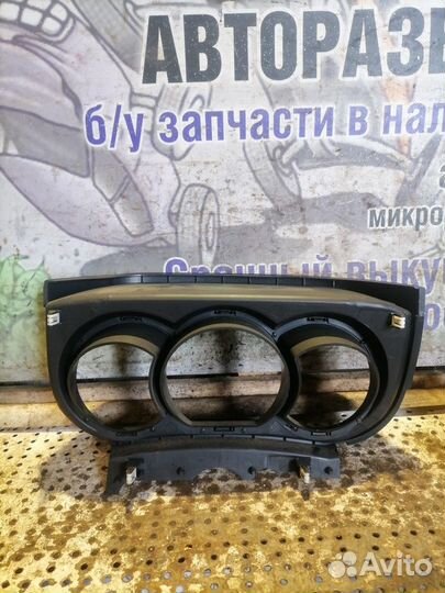 Накладка щитка приборов Nissan Tiida