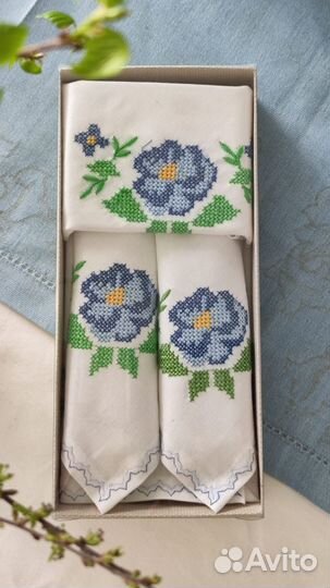 Комплекты вышитых льняных салфеток