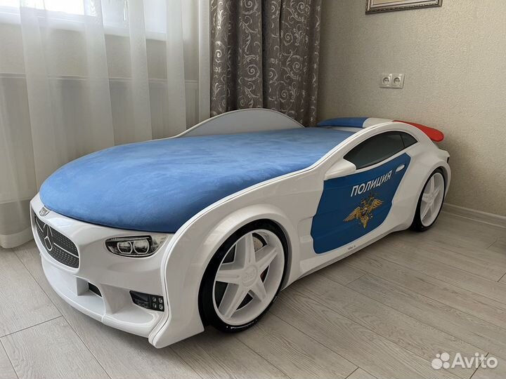 Детская кровать машинка