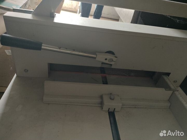 Резак гильотинный