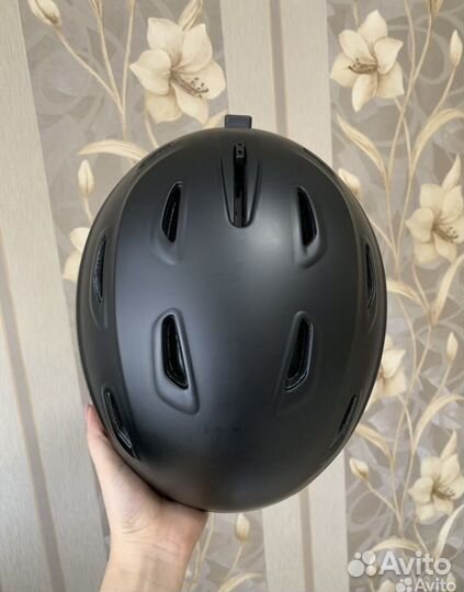 Горнолыжный шлем и очки