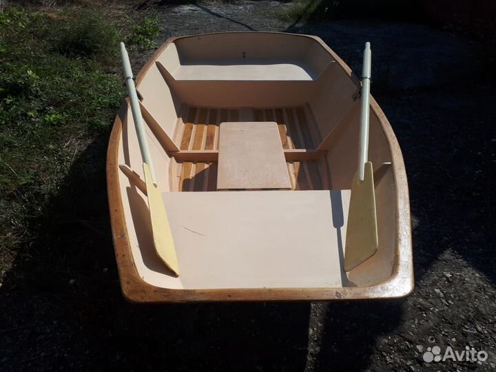 Лодка прогулочная очень крепкая