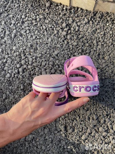 Сандалии crocs j2