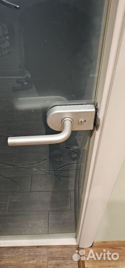 Стеклянная дверь в санузел, сауну