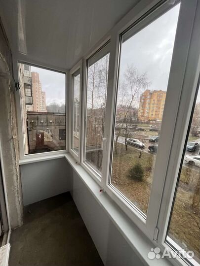 Окна на балкон классический