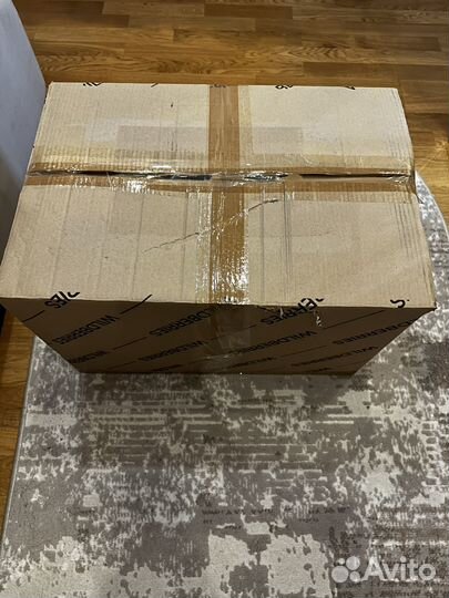 Вещи детские в коробке