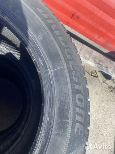 Bridgestone Blizzak VRX2 215/60 R17