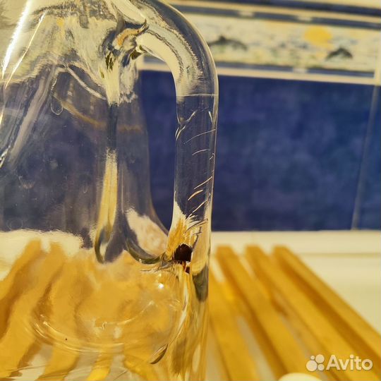 Бутылка стеклянная с ручкой из-под водки Smirnoff