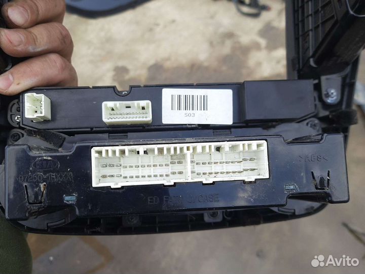 Блок управления печкой климат-контролем Kia Ceed E