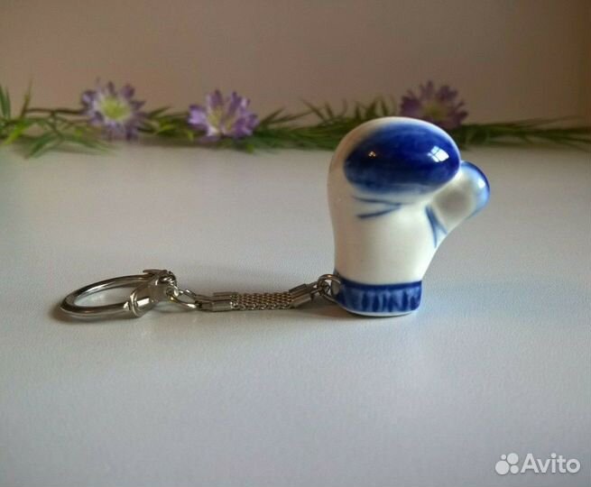 Брелок для ключей боксерская перчатка фарфор гжель