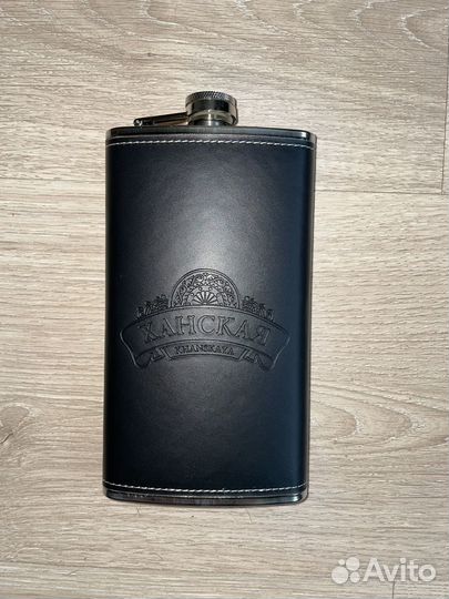 Фляжка и стопки