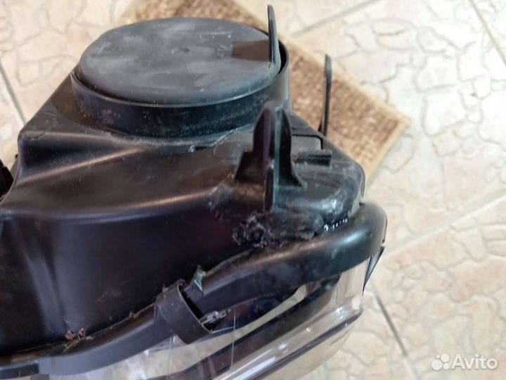 Фара передняя правая на рено сандеро 2 2014г