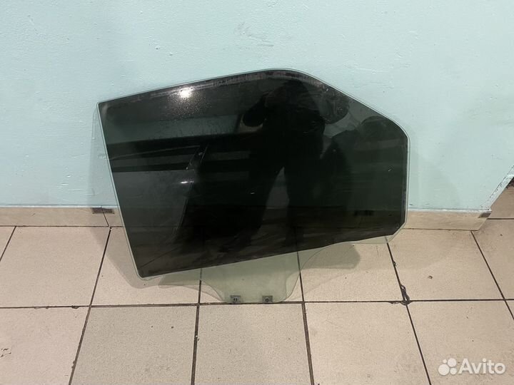 Стекло двери заднее левое Renault Logan