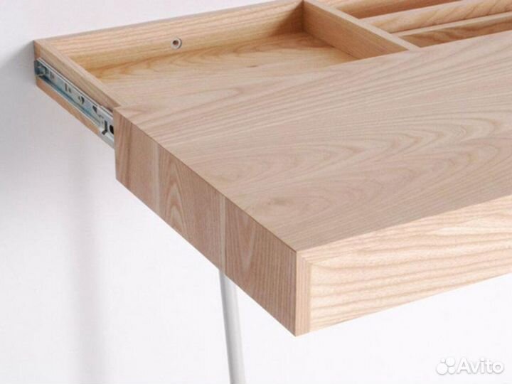 Полка со скрытыми креплениями из ясеня