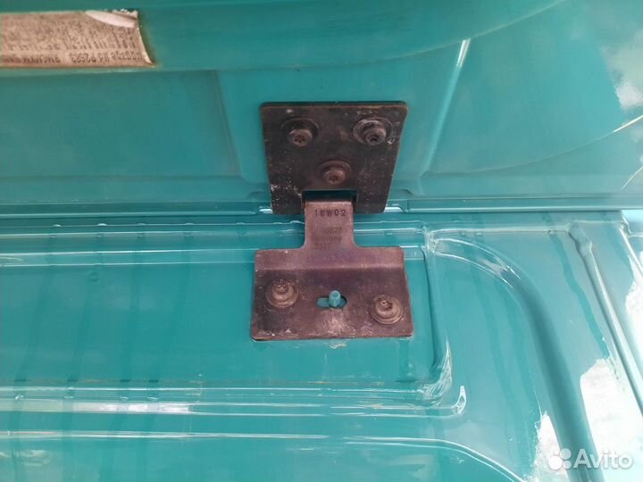 Крышка инструментального ящика левого Renault T