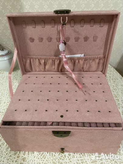 Шкатулка для ювелирных украшений