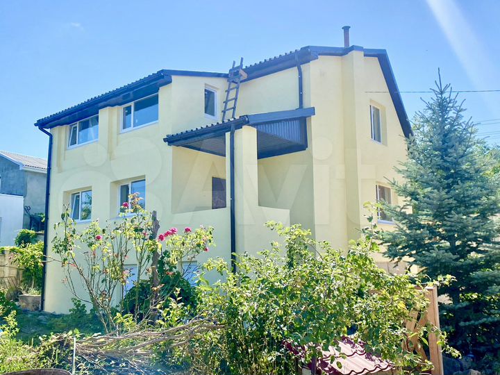 Дом 210 м² на участке 5 сот.