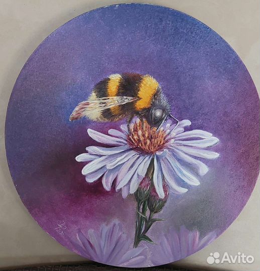 Картина маслом на холсте шмель на цветке