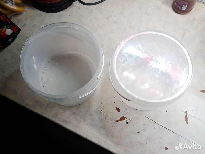 Ящики контейнеры с ручками пластмассовые