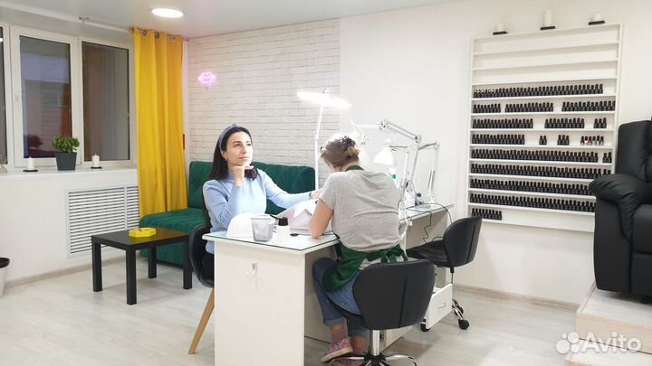 Мастер маникюра с дообучением или с опытом работы