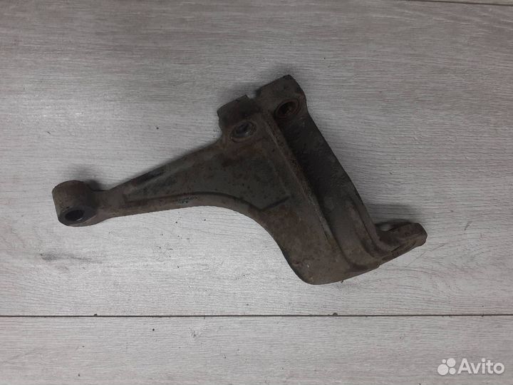 Кронштейн опоры двигателя левой SsangYong Actyon