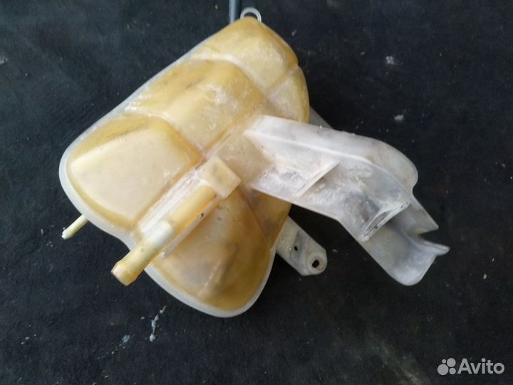 Бачок расширительный Jeep Grand Cherokee WK2