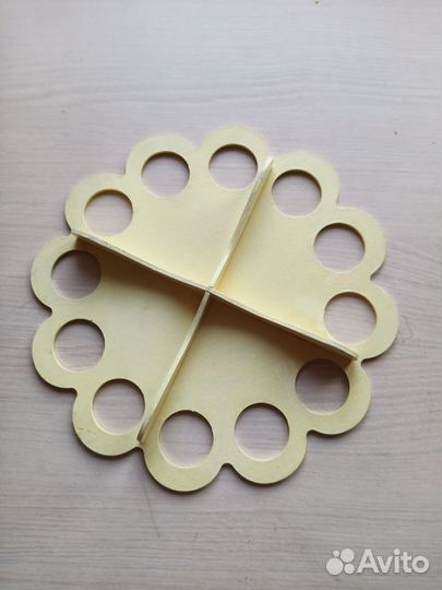 Подставка под пасхальные яйца