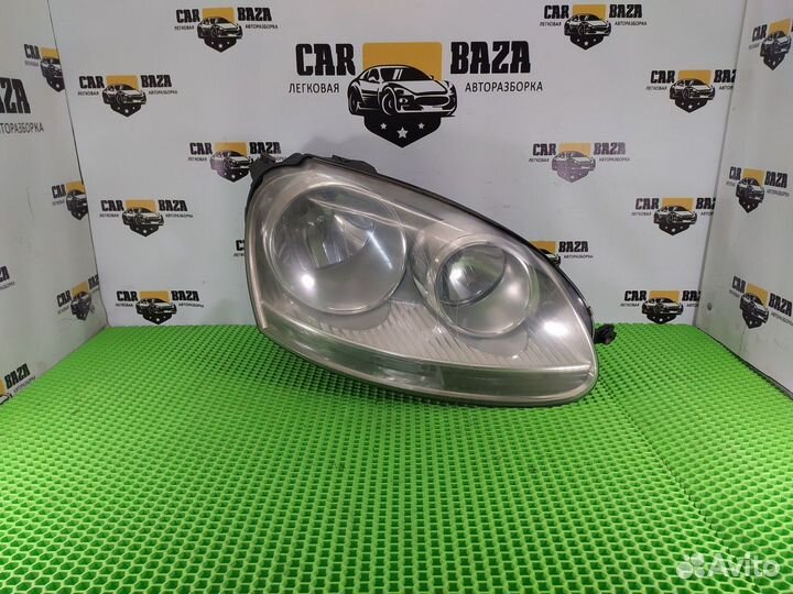 Фара правая R Volkswagen Jetta