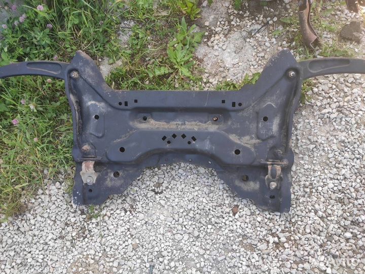 Подрамник передний Peugeot 307