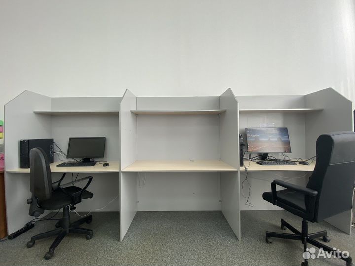 Офисный компьютерный стол для оператора кабинка